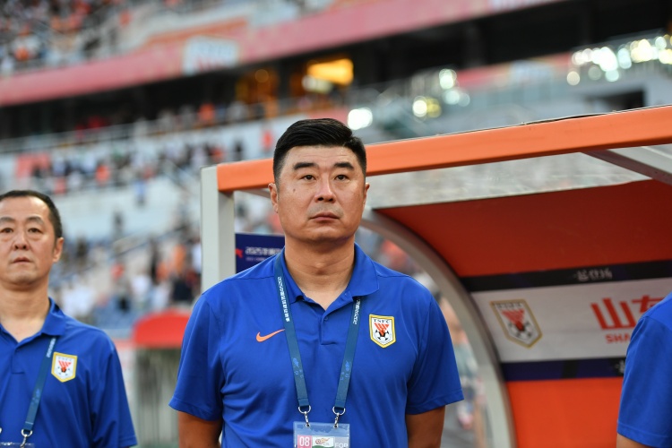 新2网址-记者谈泰山0-4玉昆：表面是轻敌，深层次因素是技战术的问题